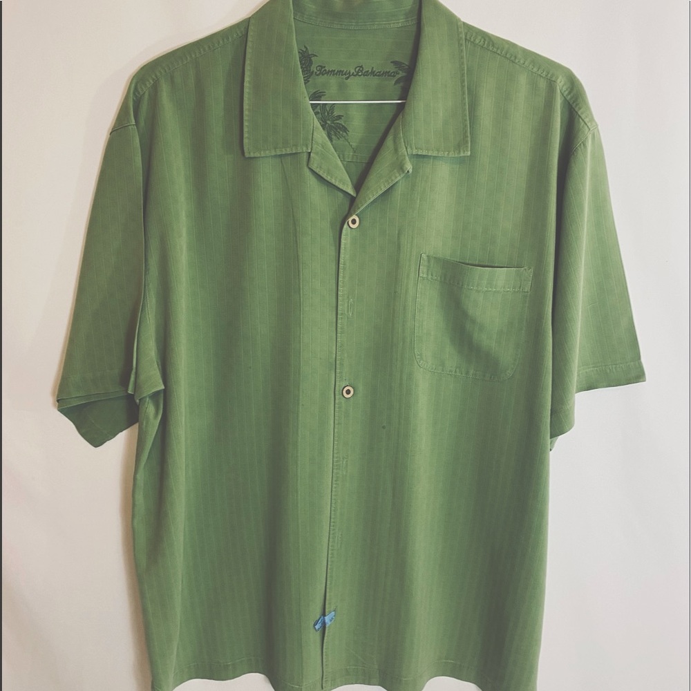 Tommy Bahama 100% Silk Mens short sleeve shirt - Picture 2 of 16